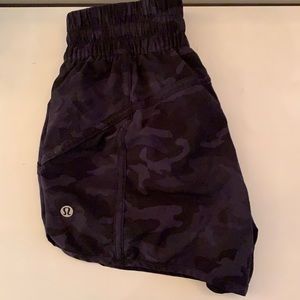 Lululemon Tracker Short 4’’